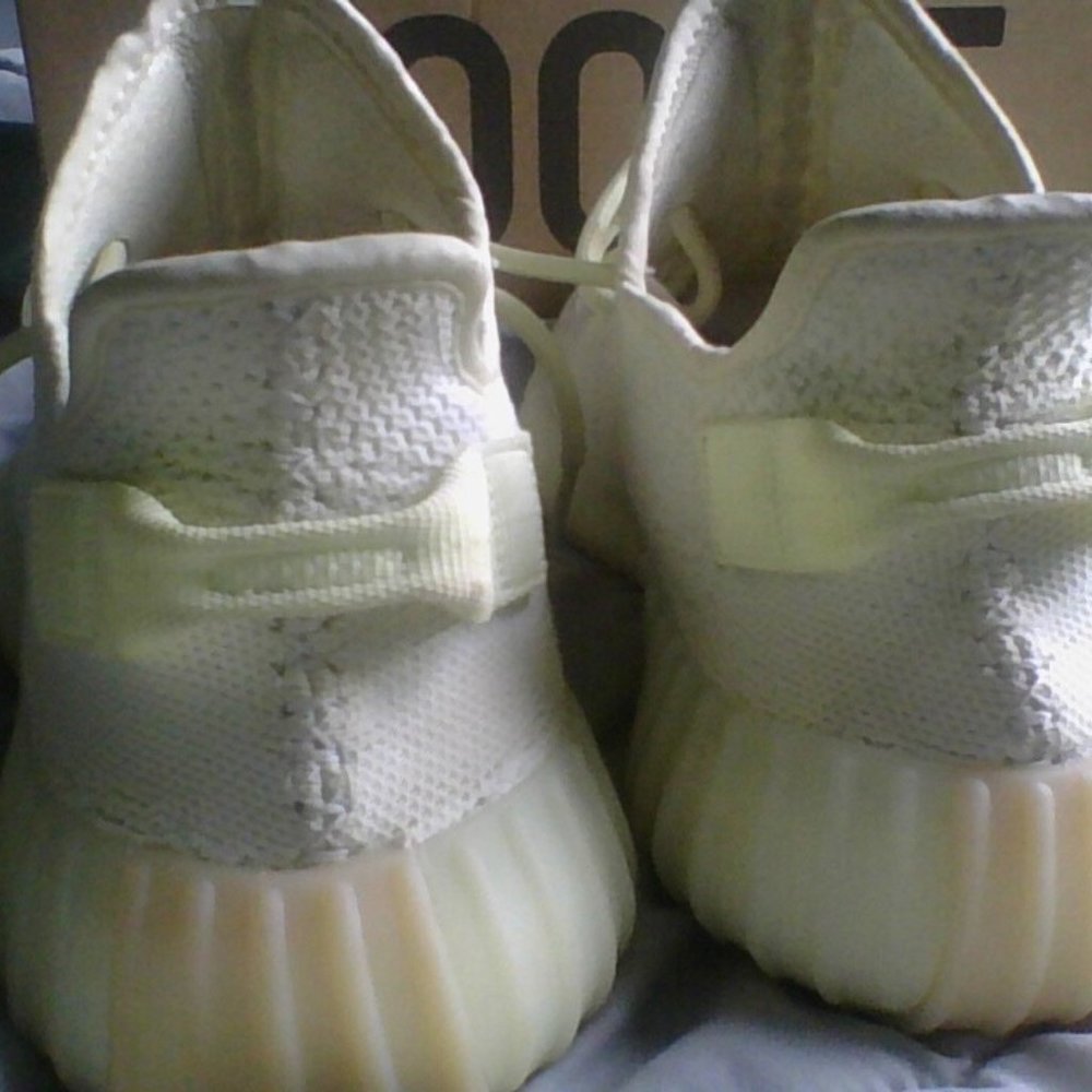 YEEZY BOOST 350 V2 (BUTTER) [TRADES ONLY!!] - Picture 2 of 7
